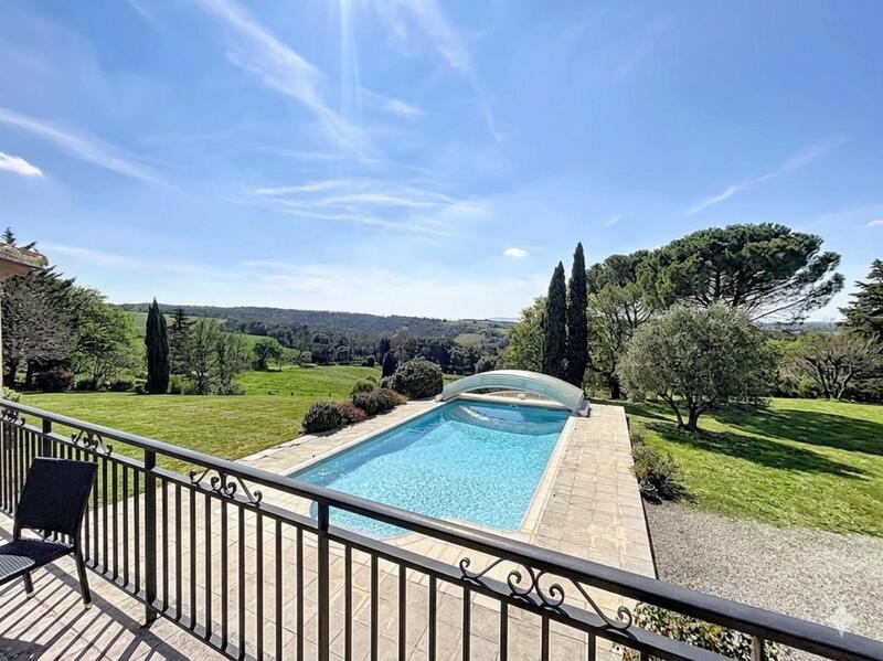 Maison - 560 m² - 16 pièces