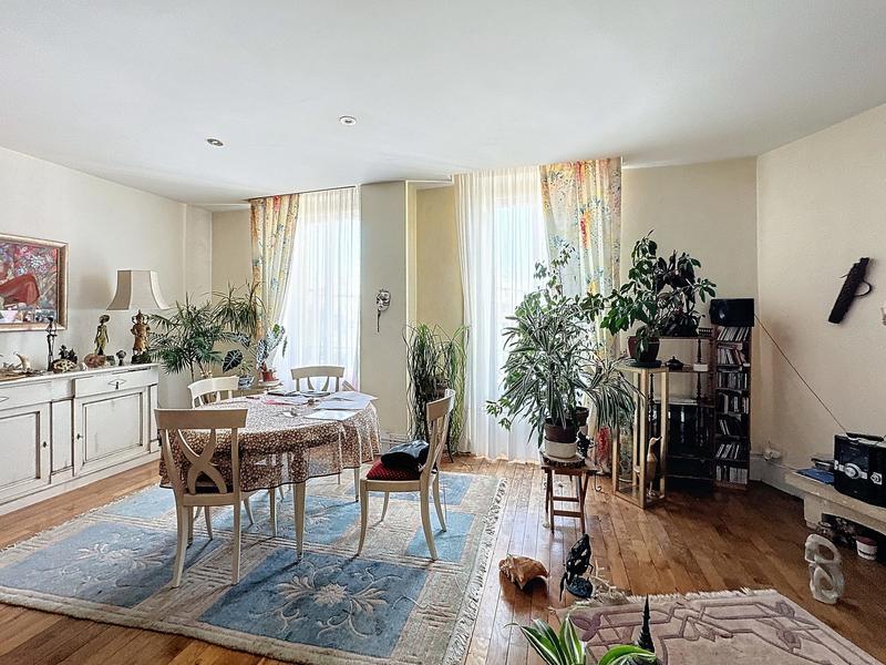 Appartement - 158 m² - 6 pièces