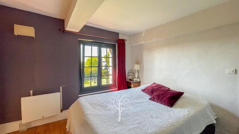 Maison - 200 m² - 8 pièces