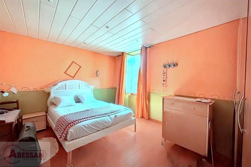 Maison en pierre - 205 m² - 8 pièces