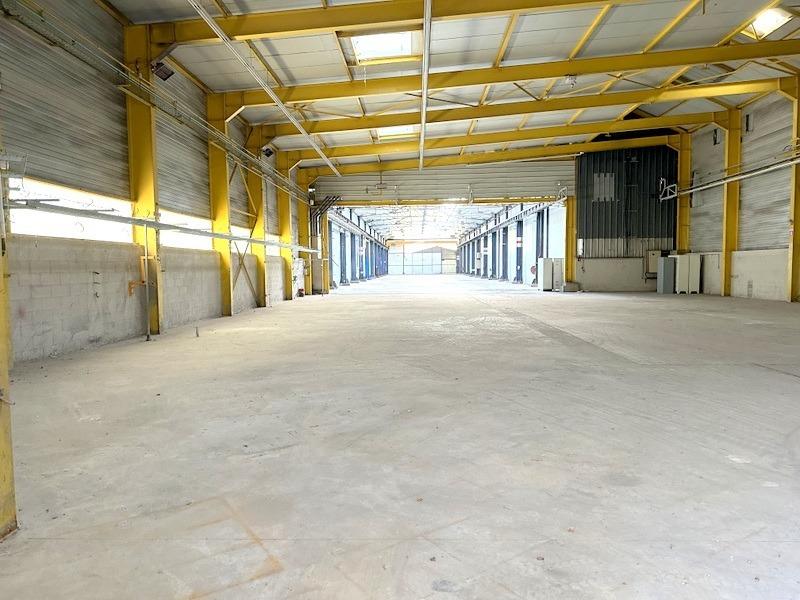 Local d'activité / Entrepôt - 2 775 m² - 3 pièces