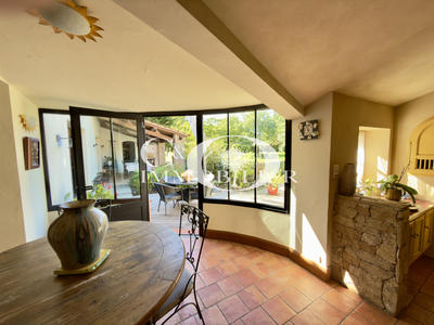 Maison - 235 m² - 7 pièces