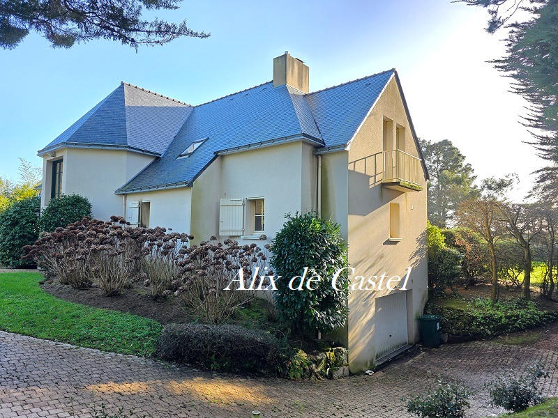 Maison - 275 m² - 9 pièces