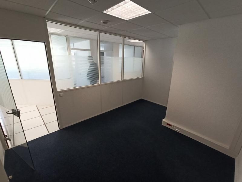 Bureau - 1 700 m²