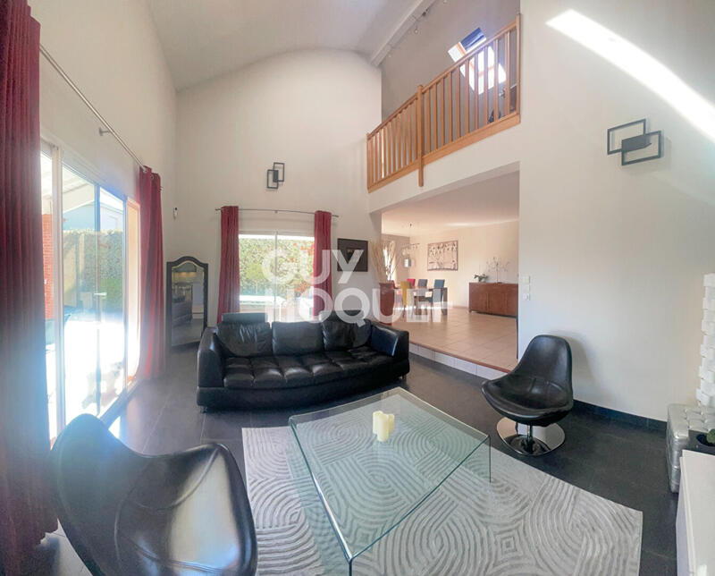 Maison - 209 m² - 4 pièces