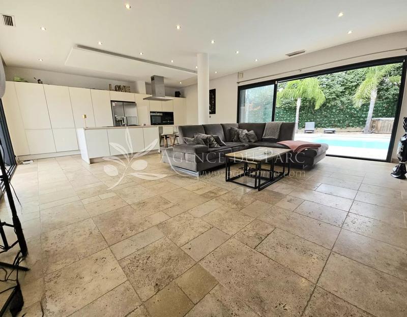 Villa - 200 m² - 5 pièces