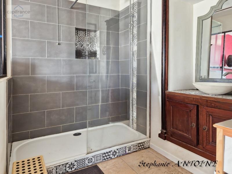 Maison - 284 m² - 9 pièces