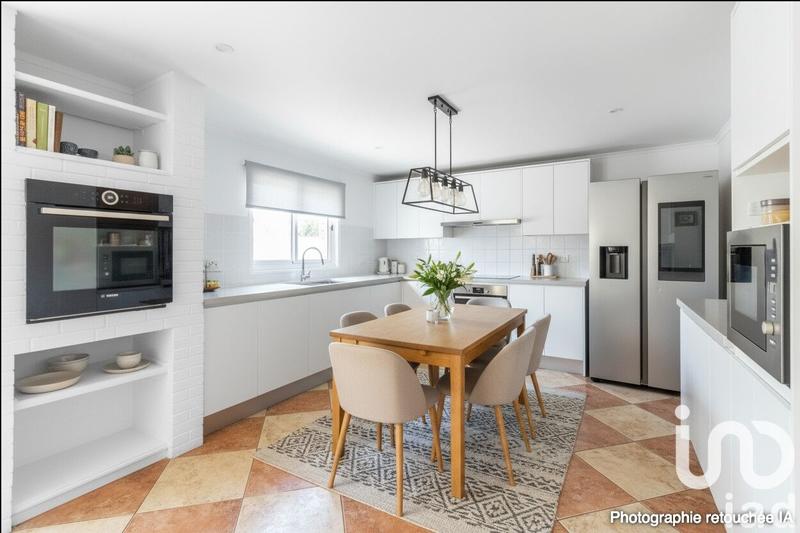 Maison - 250 m² - 8 pièces