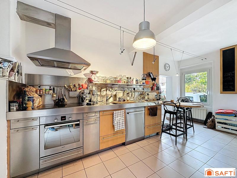 Maison - 180 m² - 8 pièces