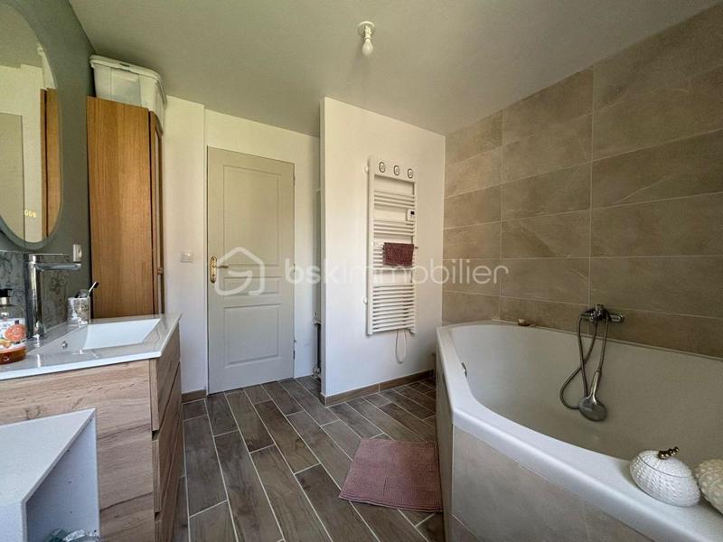 Demeure - 161 m² - 5 pièces