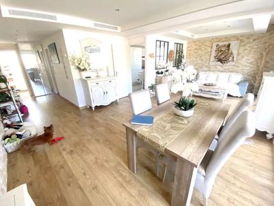 Appartement - 70 m² - 2 pièces