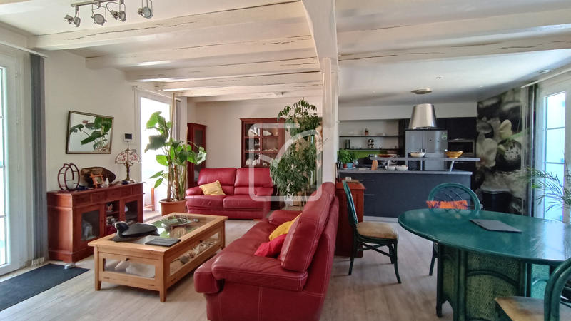 Maison - 171 m² - 7 pièces
