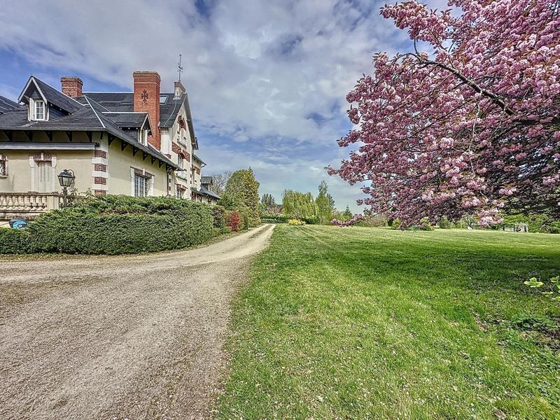 Propriété - 481 m² - 12 pièces