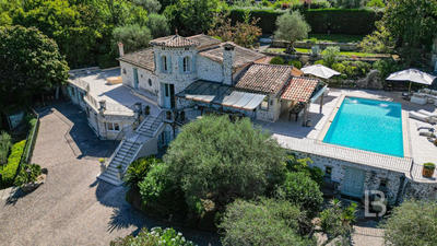 Maison - 451 m² - 15 pièces