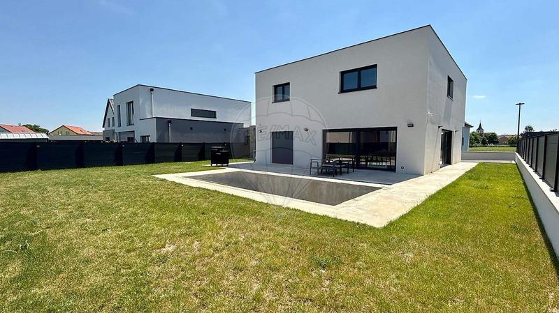 Maison - 180 m² - 7 pièces