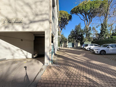 Parking / Garage - 16 m²