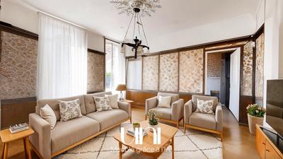 Maison - 280 m² - 11 pièces