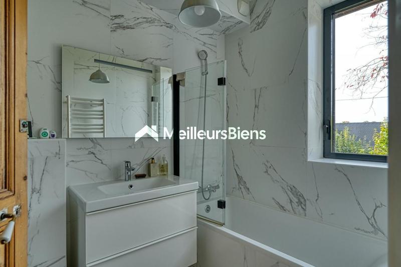 Maison - 184 m² - 8 pièces