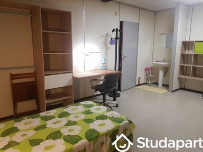 Chambre - 13 m² - 1 pièce