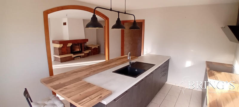 Maison - 218 m² - 9 pièces