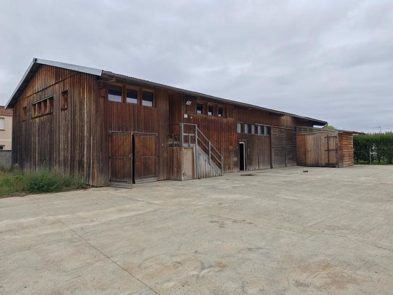 Local d'activité / Entrepôt - 180 m² - 6 pièces