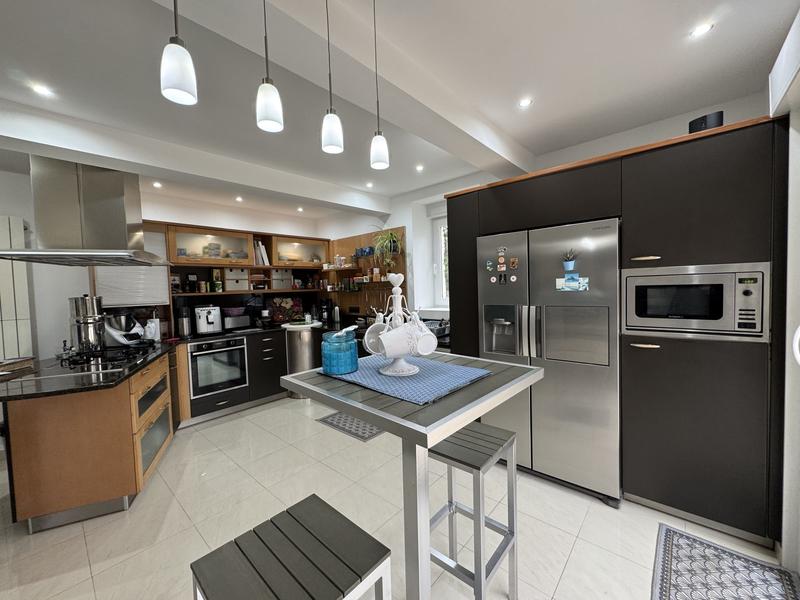 Maison - 291 m² - 8 pièces