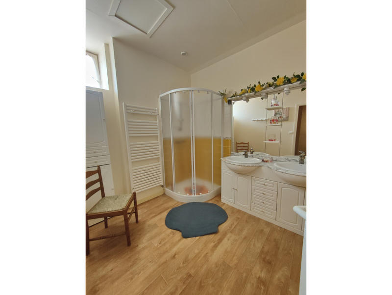 Maison - 228 m² - 7 pièces