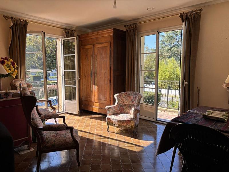 Maison - 180 m² - 8 pièces