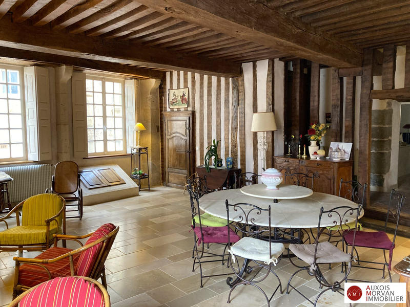 Maison ancienne - 270 m² - 8 pièces