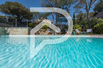 Maison - 308 m² - 11 pièces