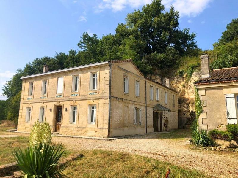 Maison - 280 m² - 8 pièces