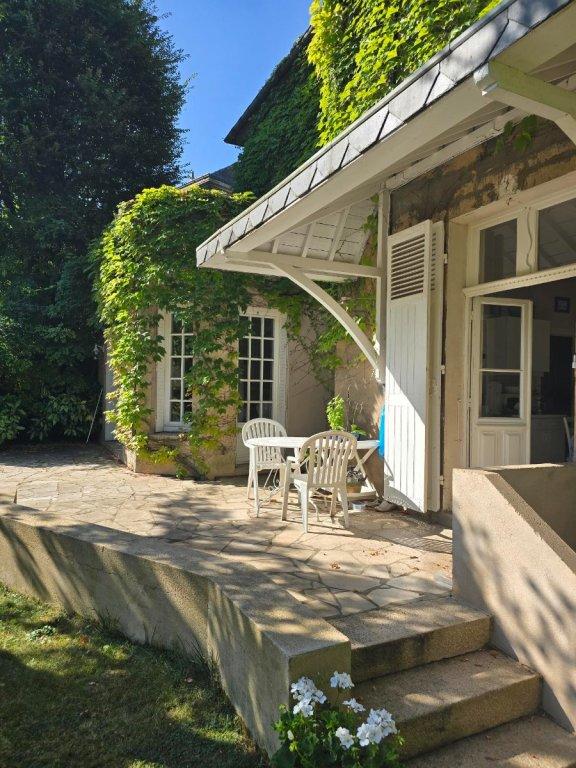 Propriété - 202 m² - 10 pièces