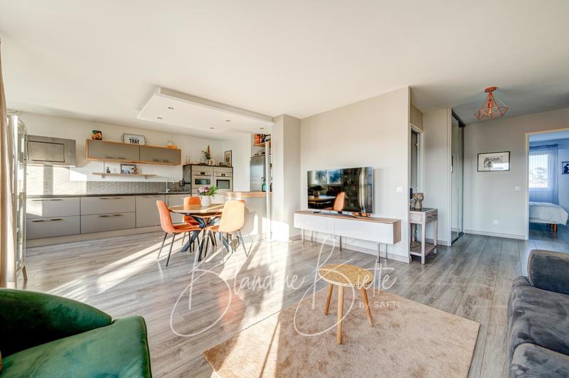 Appartement - 96 m² - 5 pièces