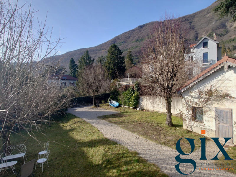 Maison - 266 m² - 8 pièces