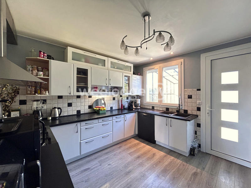 Maison - 180 m² - 9 pièces