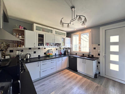 Maison - 180 m² - 9 pièces