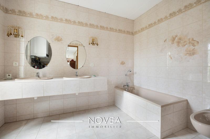 Villa - 396 m² - 6 pièces