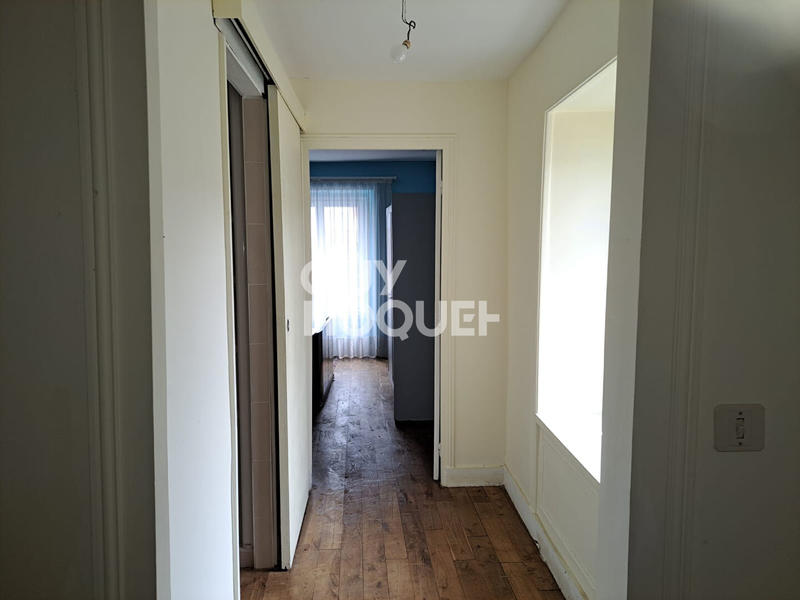 Maison - 242 m² - 8 pièces