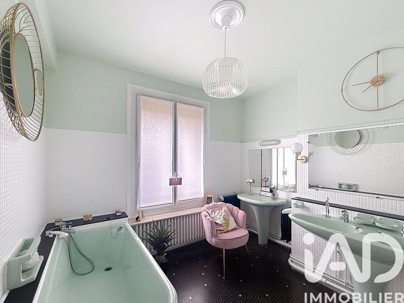 Maison - 291 m² - 12 pièces