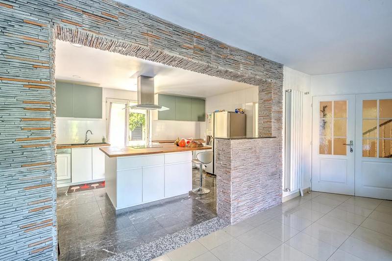 Maison - 223 m² - 8 pièces