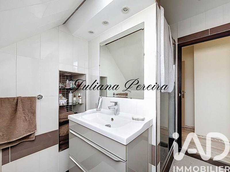 Maison - 180 m² - 7 pièces