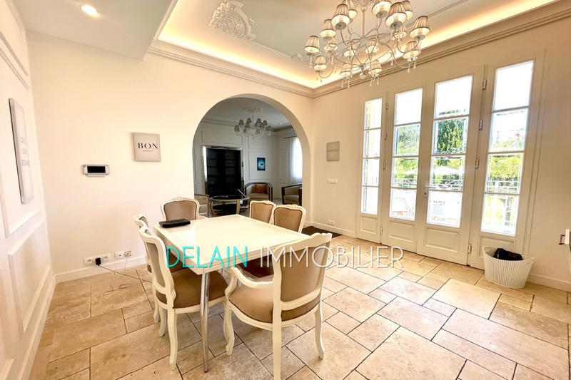 Villa - 220 m² - 11 pièces