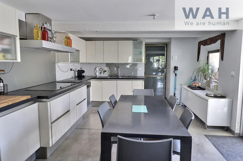 Maison - 300 m² - 10 pièces