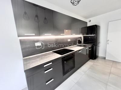 Appartement - 80 m² - 4 pièces