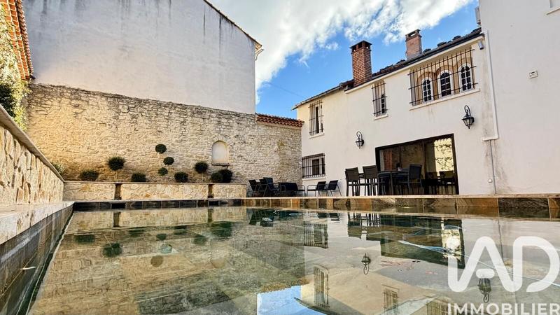 Maison - 225 m² - 10 pièces