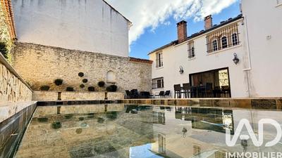 Maison - 225 m² - 10 pièces