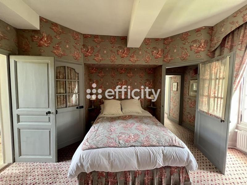 Maison - 447 m² - 12 pièces