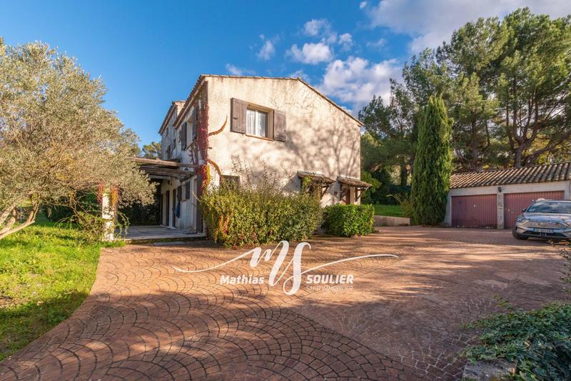 Maison - 258 m² - 8 pièces