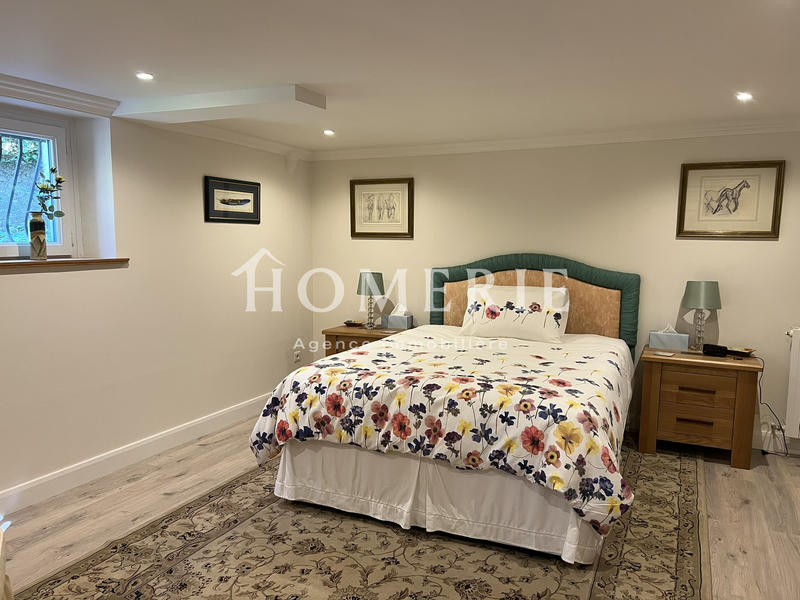 Maison - 213 m² - 9 pièces