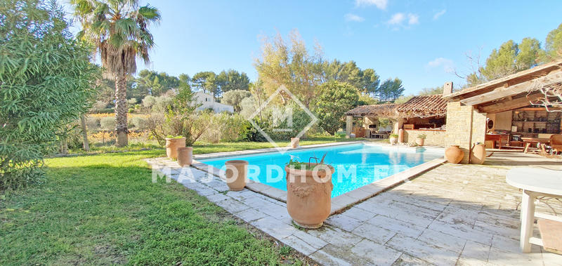 Maison - 330 m² - 8 pièces